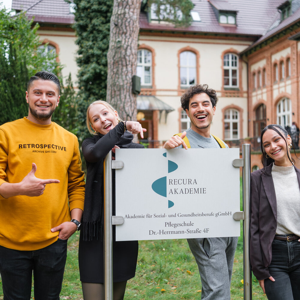 Schüler:innen Pflegeberufe am Standort Beelitz - Recura Akademie Brandenburg